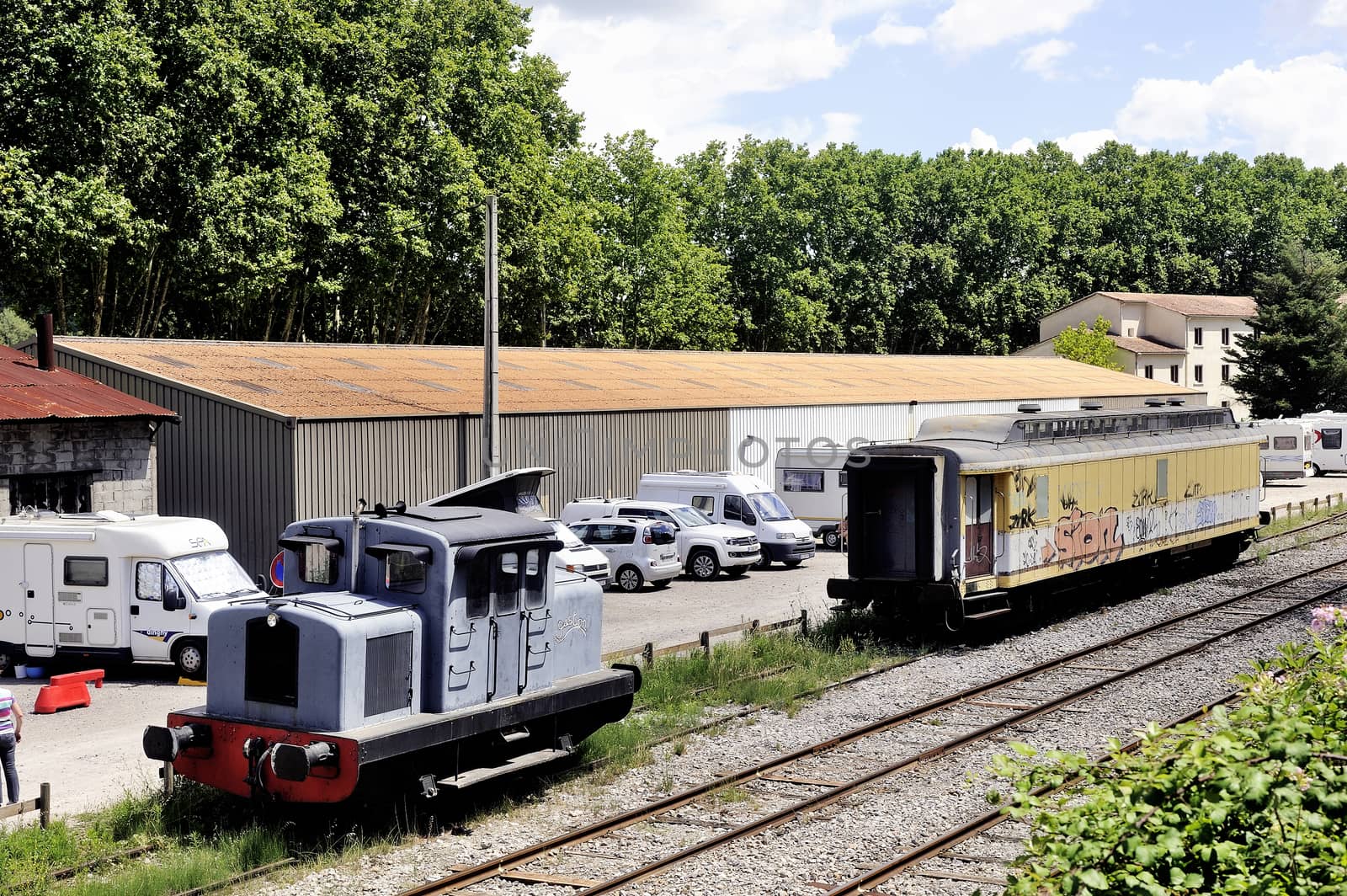 Diesel locomotive and a former postal wagon stored at Anduze station.