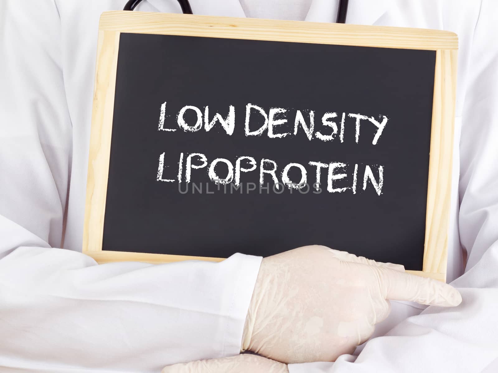 Doctor shows information: low density lipoprotein in german