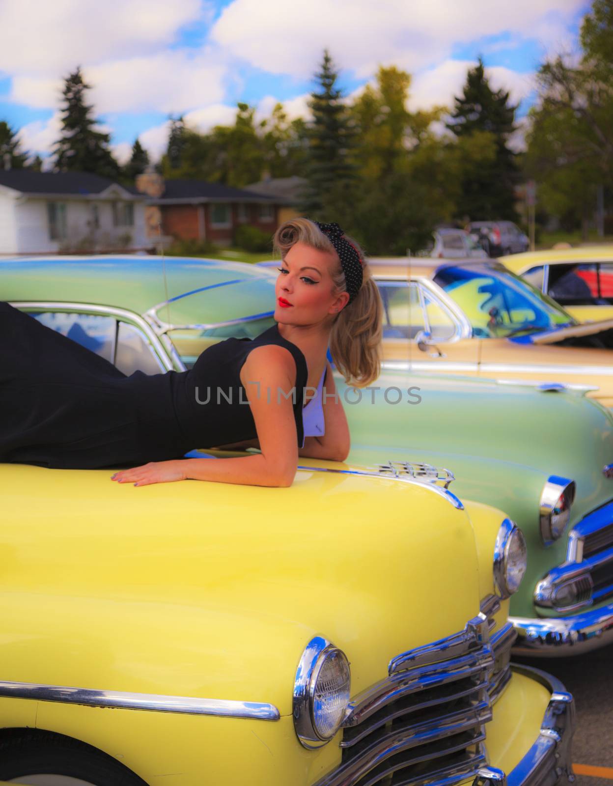 Pin Up Girls with Great Cars by Imagecom