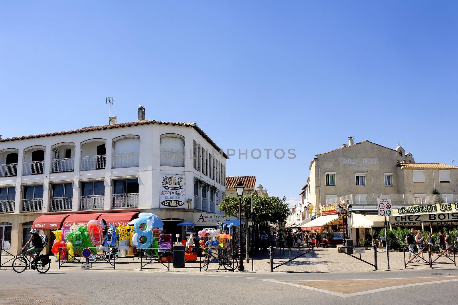 Town center of Saintes-Maries-de-la-Mer by gillespaire