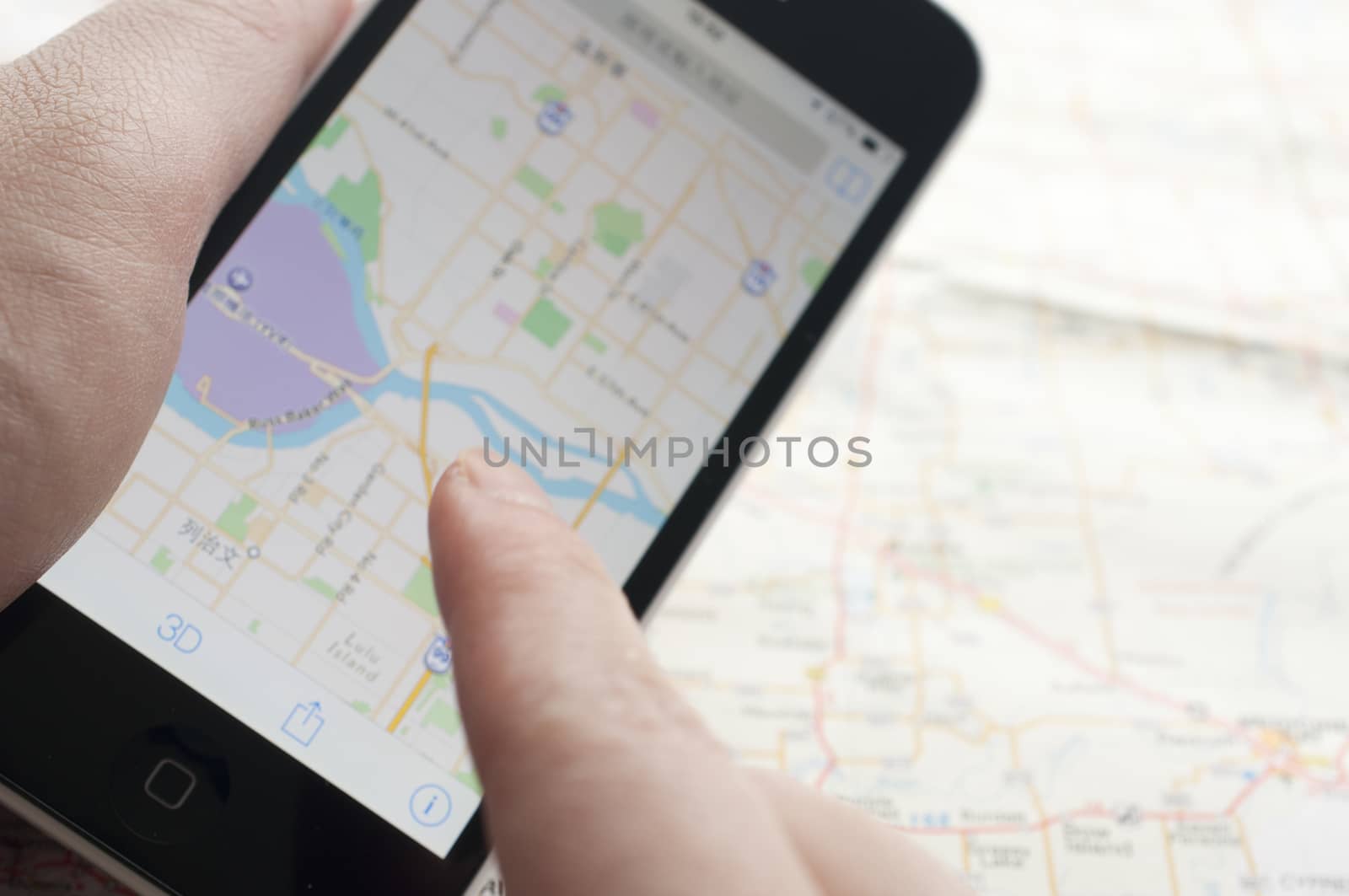Finding destination on GPS navigator smartphone
