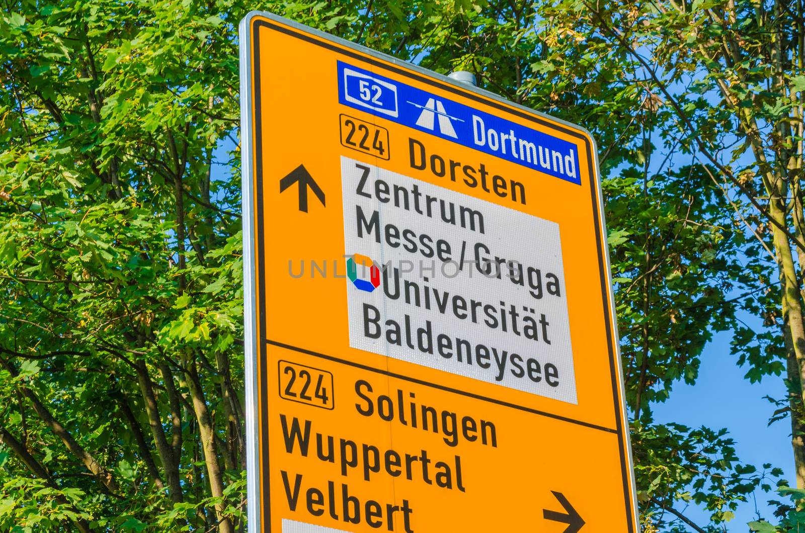 Road sign, direction indicator for vehicle traffic.