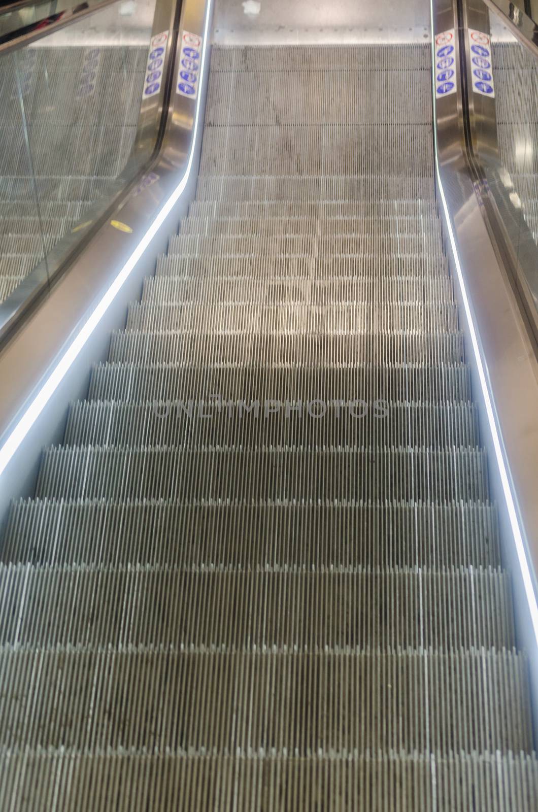 Escalator in motion by JFsPic