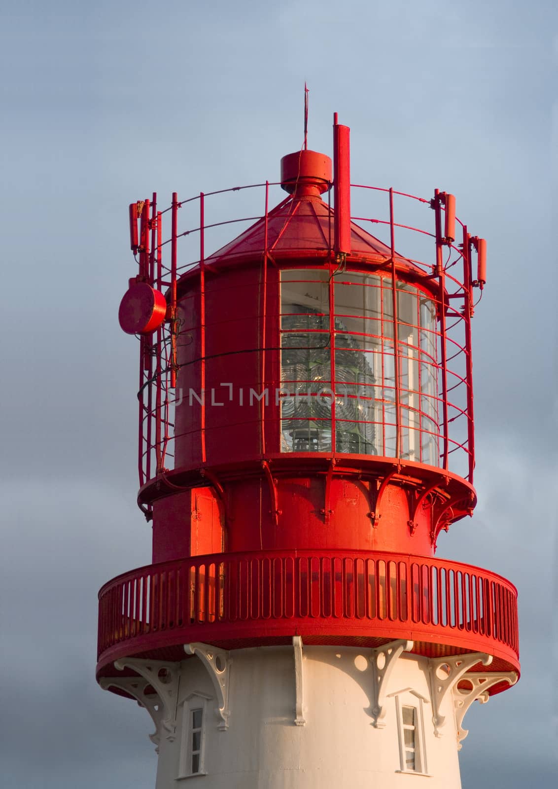 Lindesnes lighthouse is the southernmost poit of the Norwegian mainland, and the first official lighthouse bulid 1655. The red and white cast iron tower is the newest tower from 1915. Lindesnes lighthouse is a museum lighthouse and the only lighthouse in Norway with ordinary Lighthouse Keepers.