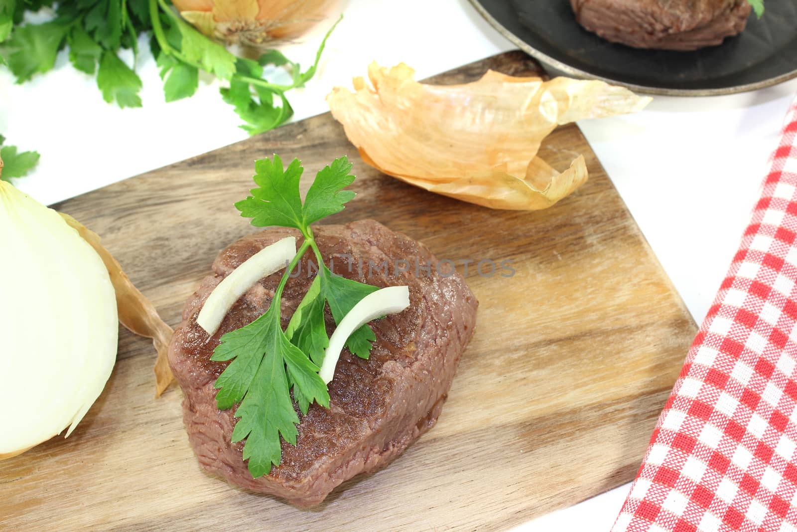 Ostrich steaks with sharp onions by discovery