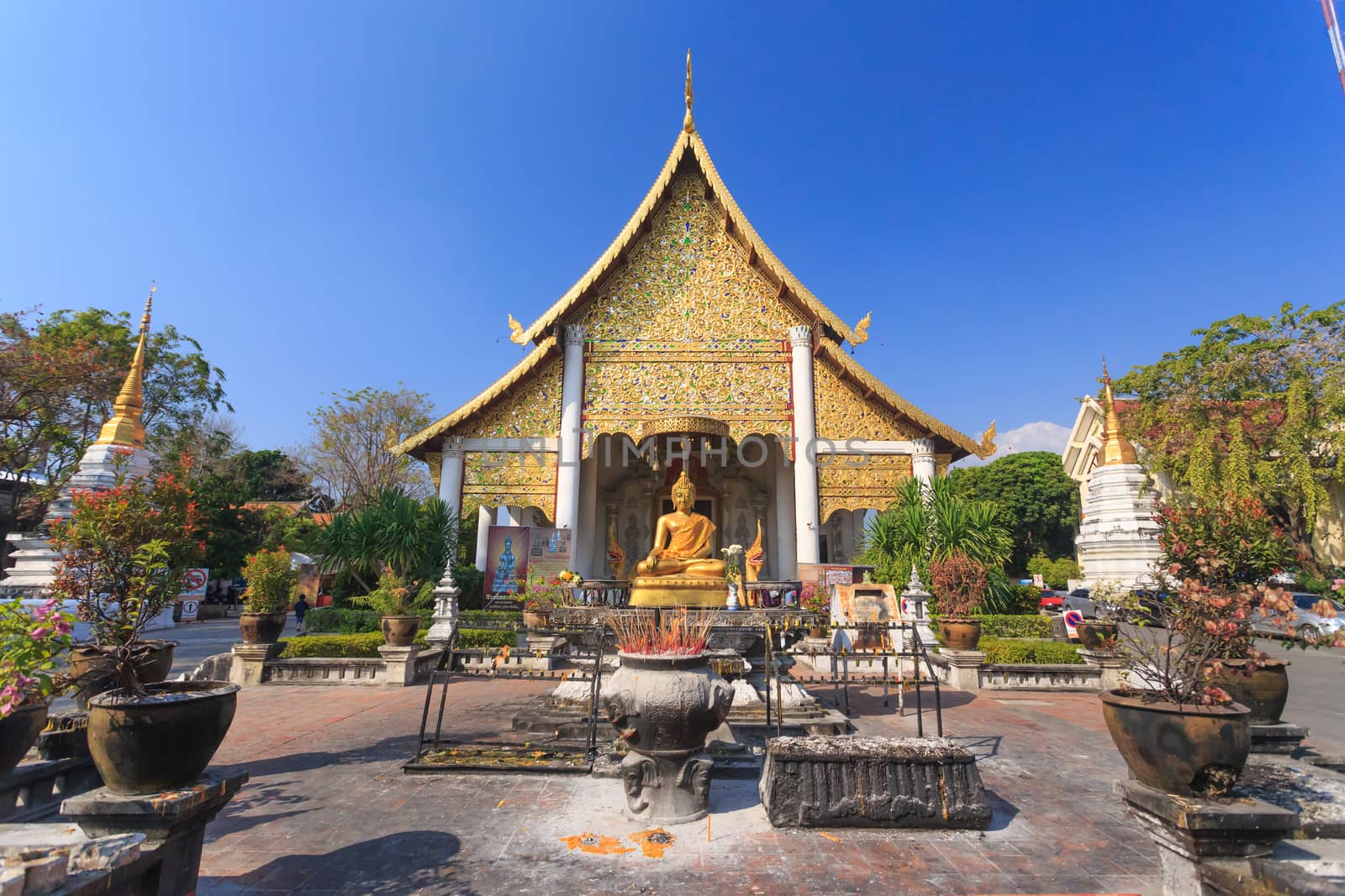 thai temple by worachatsodsri
