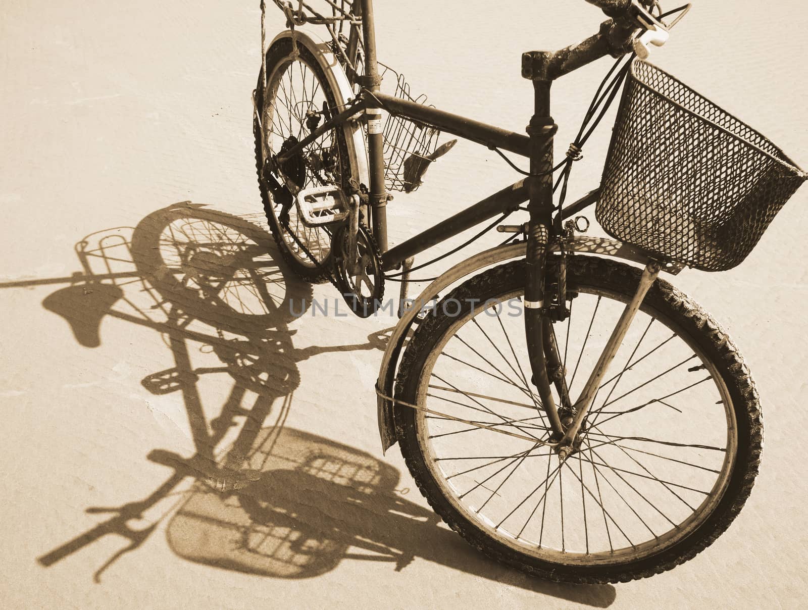 bike reflect on sand by xuanhuongho