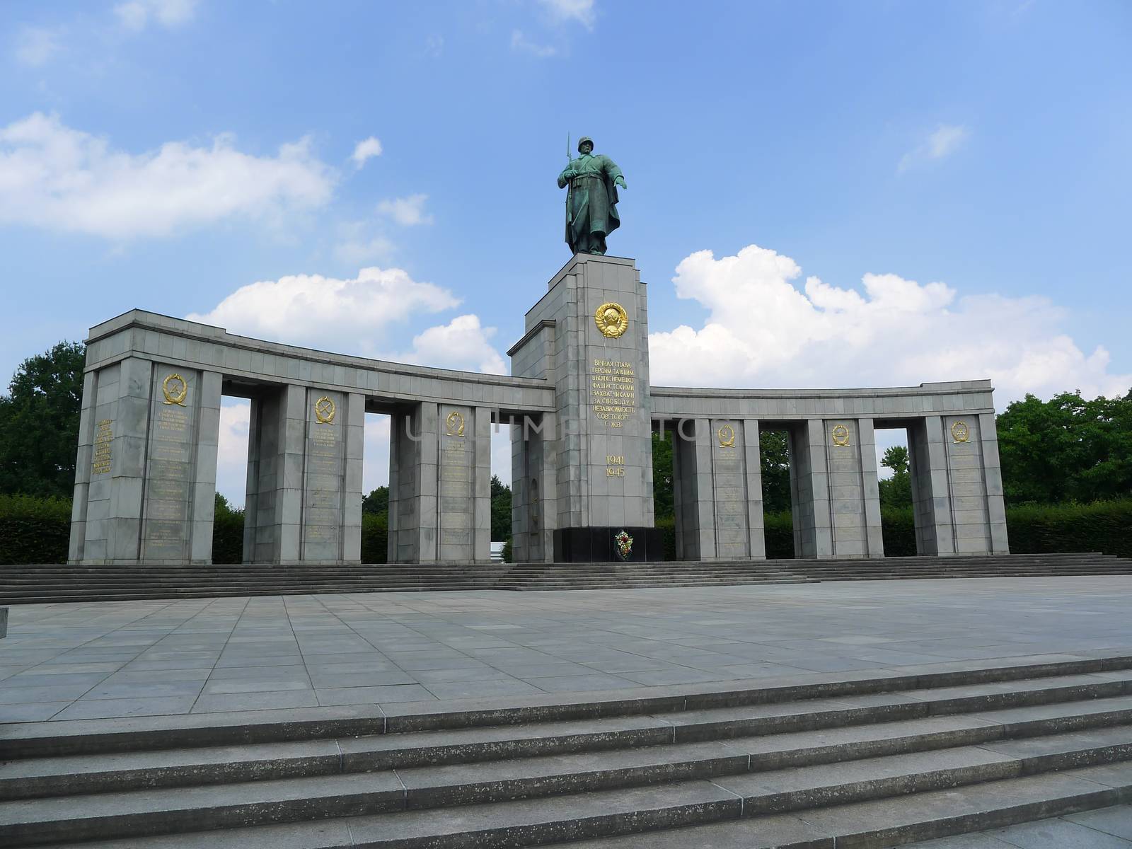 Berlin Soviet War Memorial by nirodesign