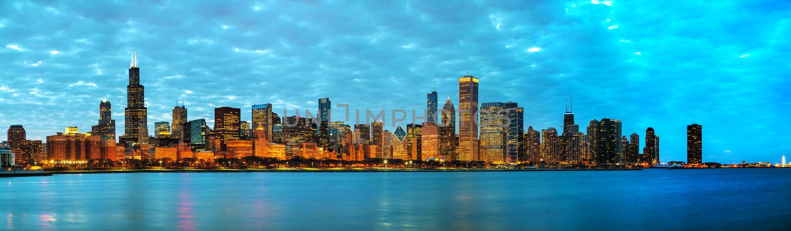 Chicago downtown cityscape panorama in the night