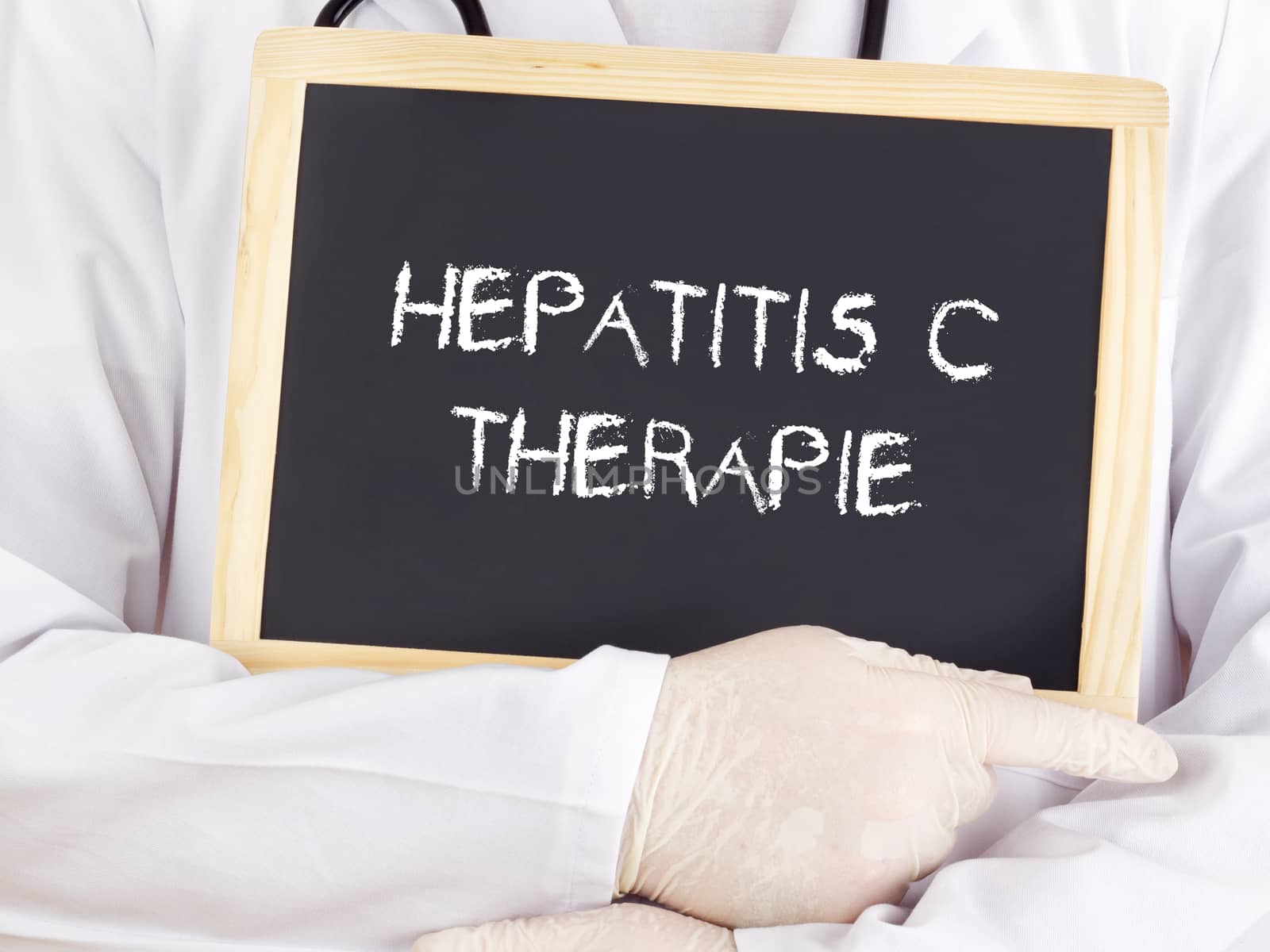 Doctor shows information: hepatitis-c-therapy in german