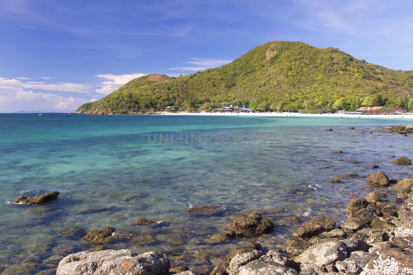 Seascape in blue sky day at Koh Larn, Pattaya, Thailand