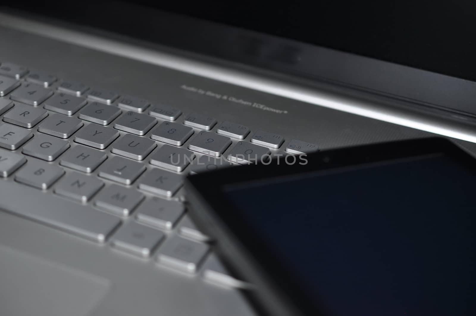 Laptop keyboard with tablet pc