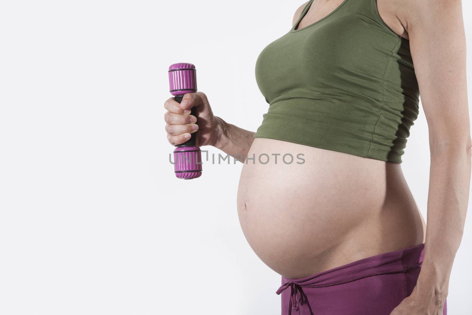 tummy of naked pregnant woman weightliftings
