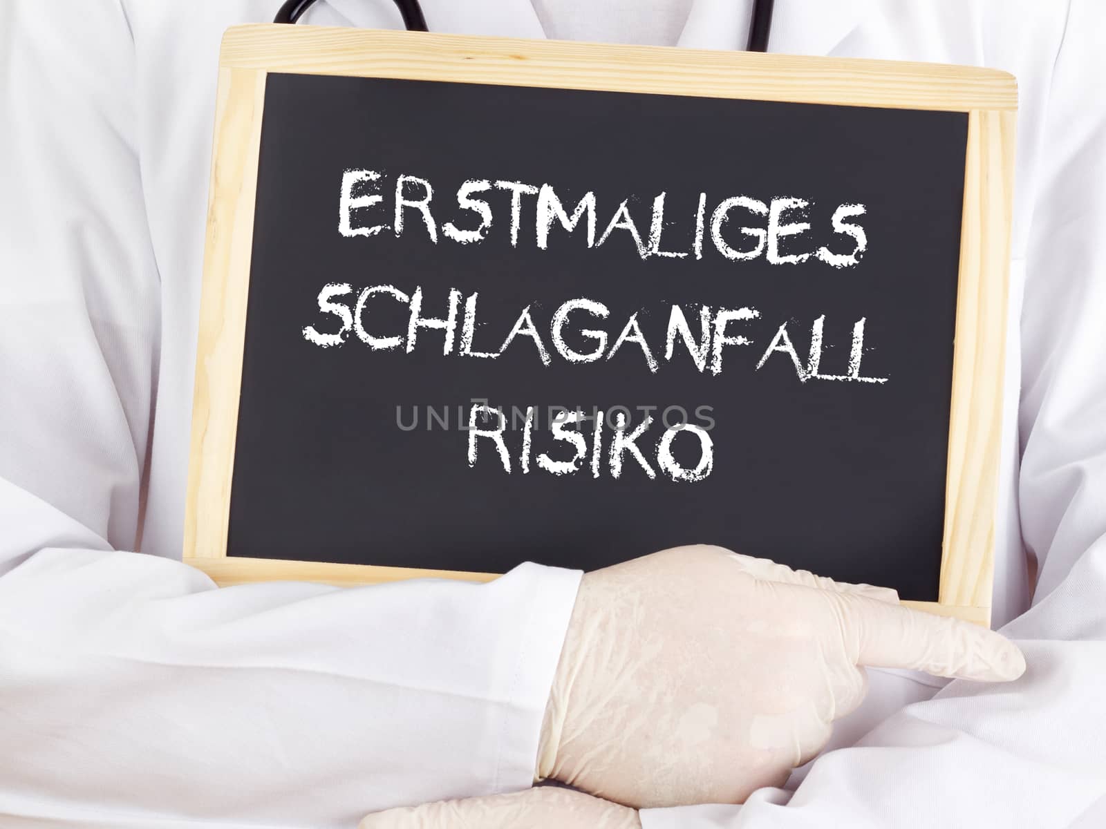 Doctor shows information: first-time stroke risk in german