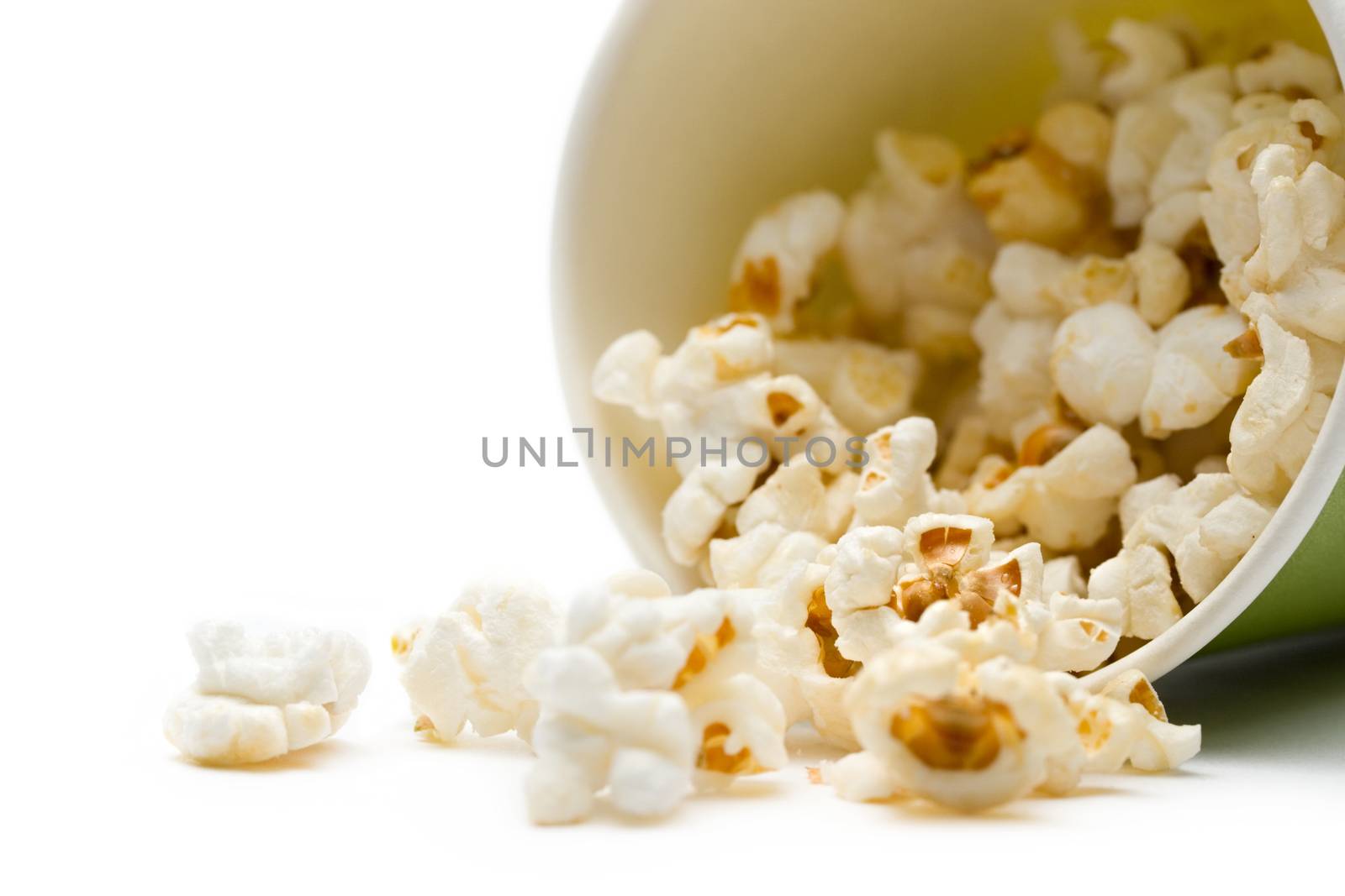 Popcorn in a green paper cup by Garsya