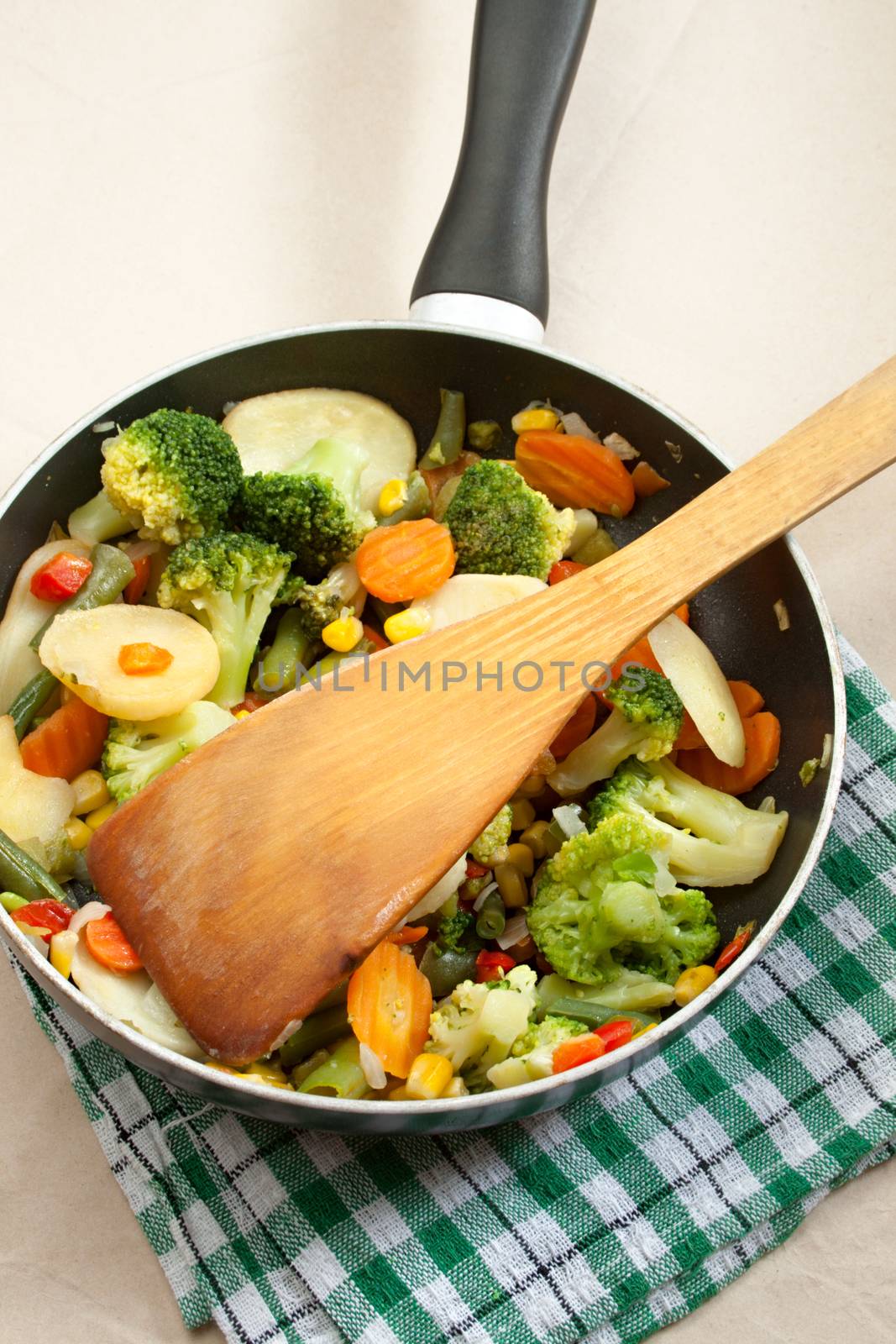 Fried vegetables in a griddle by Garsya