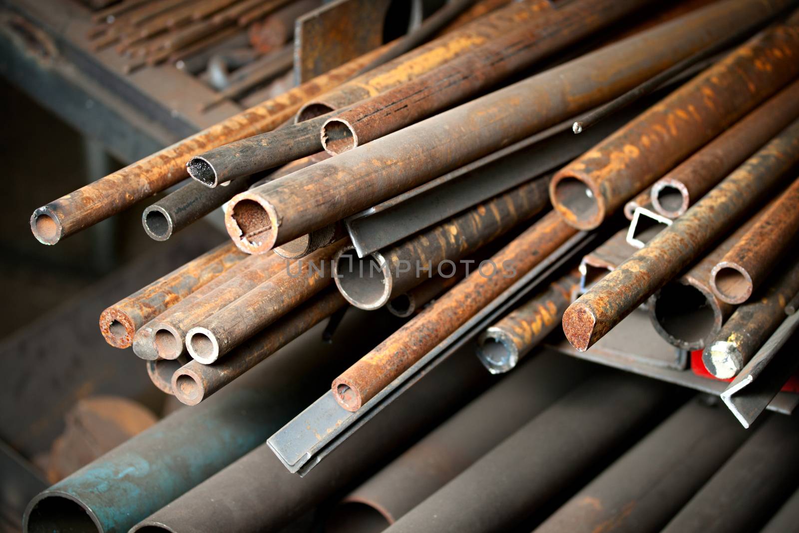 Tubes as active storage in workshop