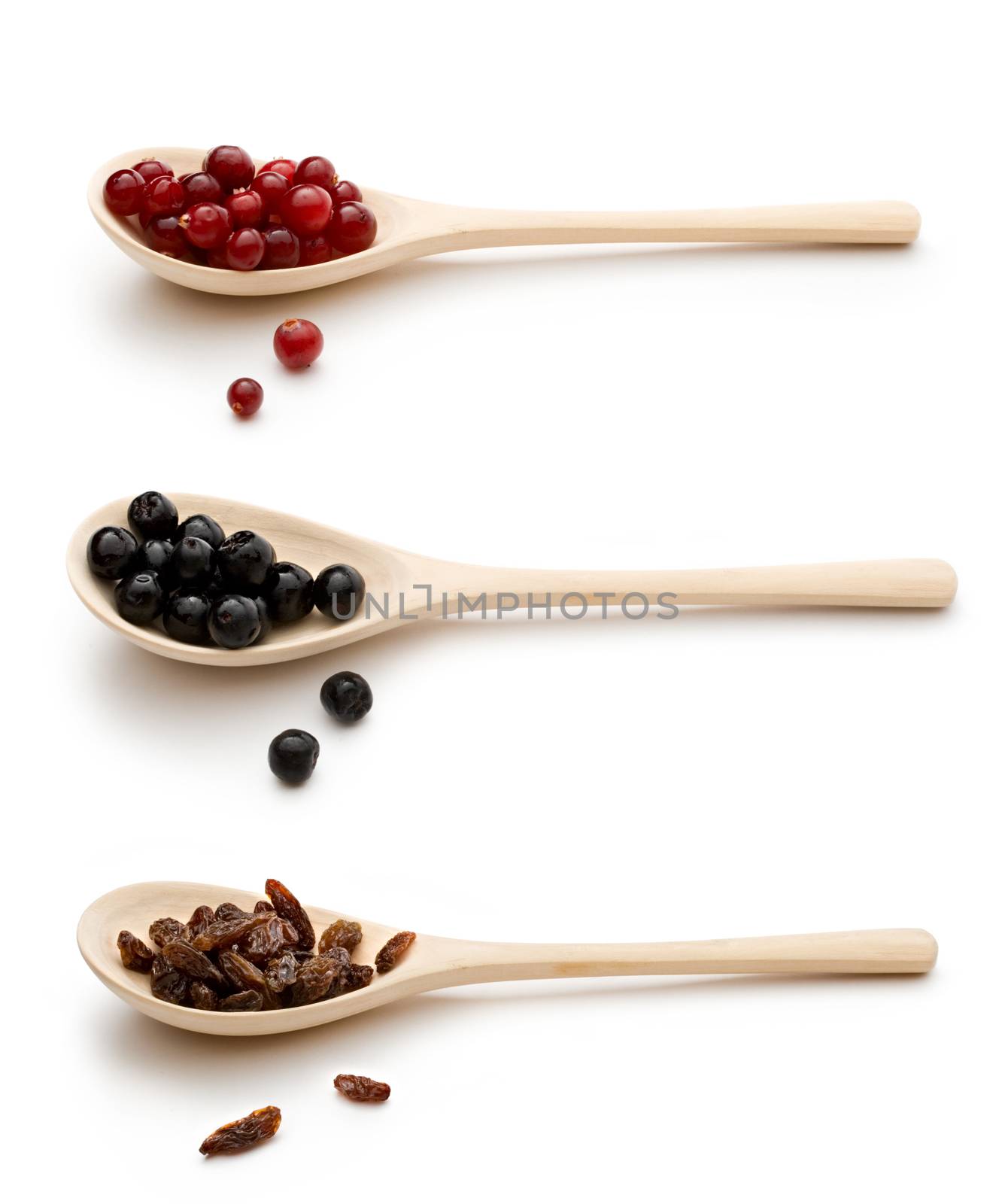Three spoon with raisin, chokeberry and cranberries