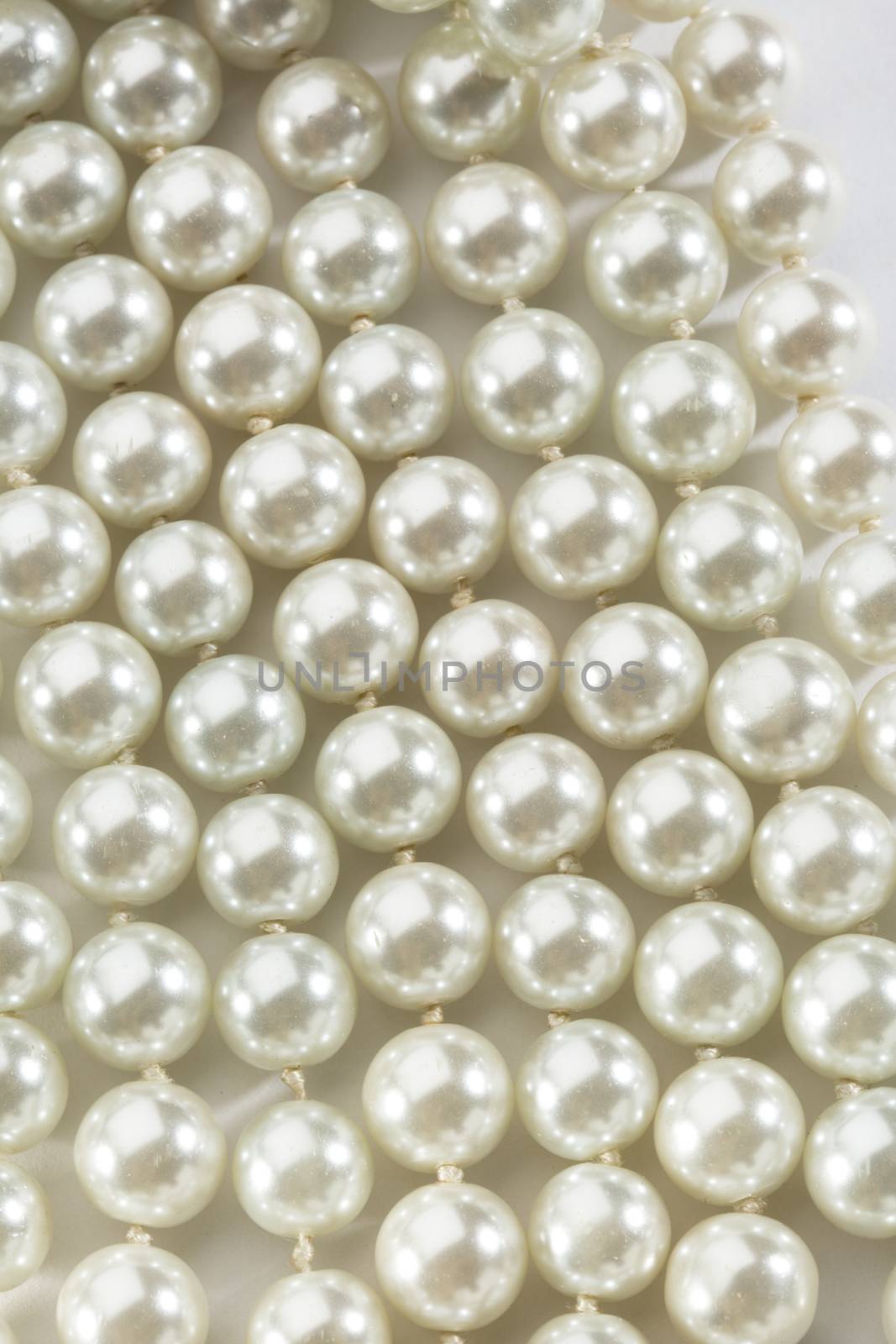 String of white pearls by Garsya
