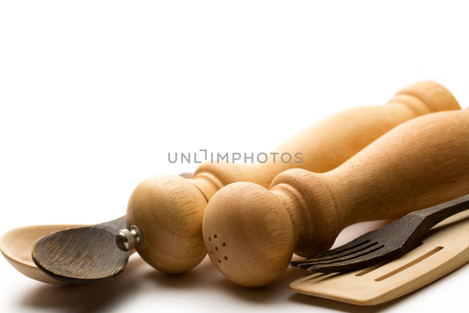 Wooden salt and pepper set with kitchen utensils by Garsya