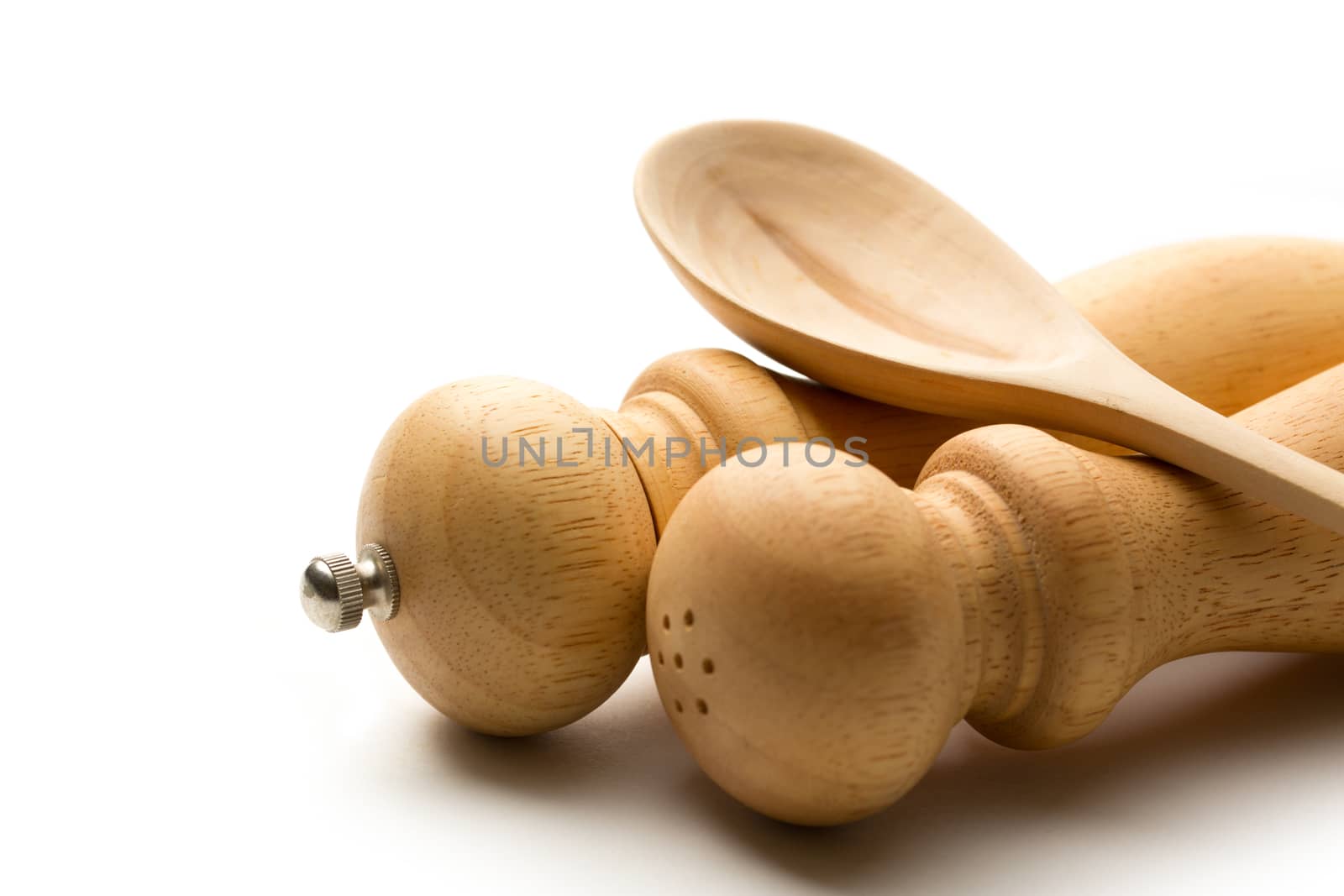 Wooden salt and pepper set with spoon by Garsya