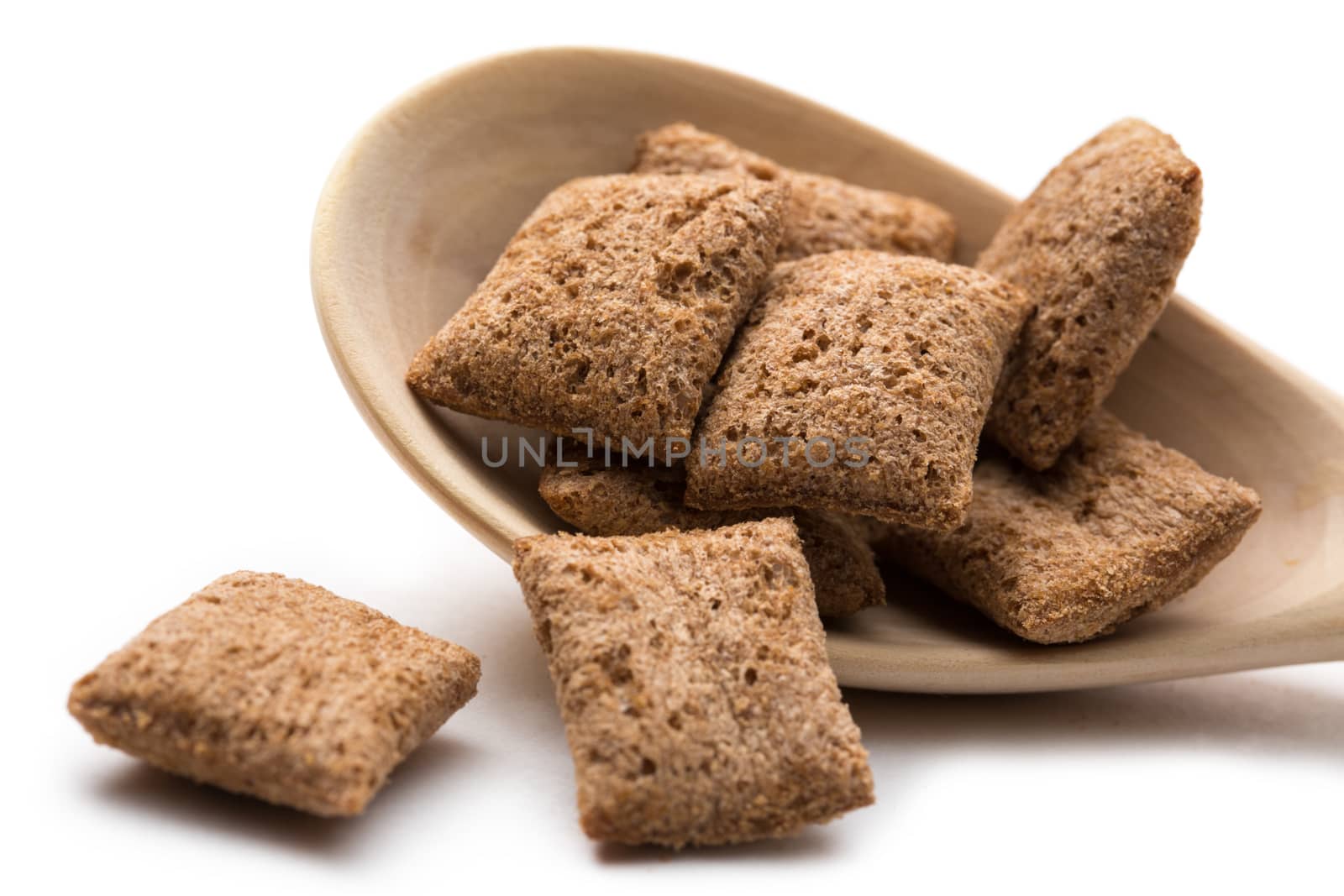 Crispy chocolate cereal pillow flakes 