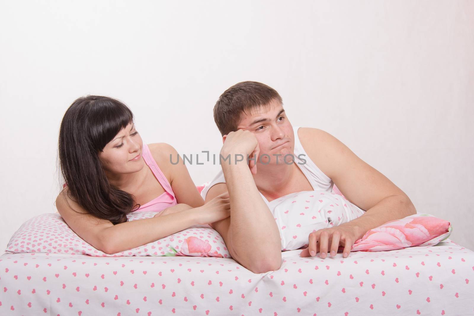 Husband was offended by his wife, resting in bed by Madhourse