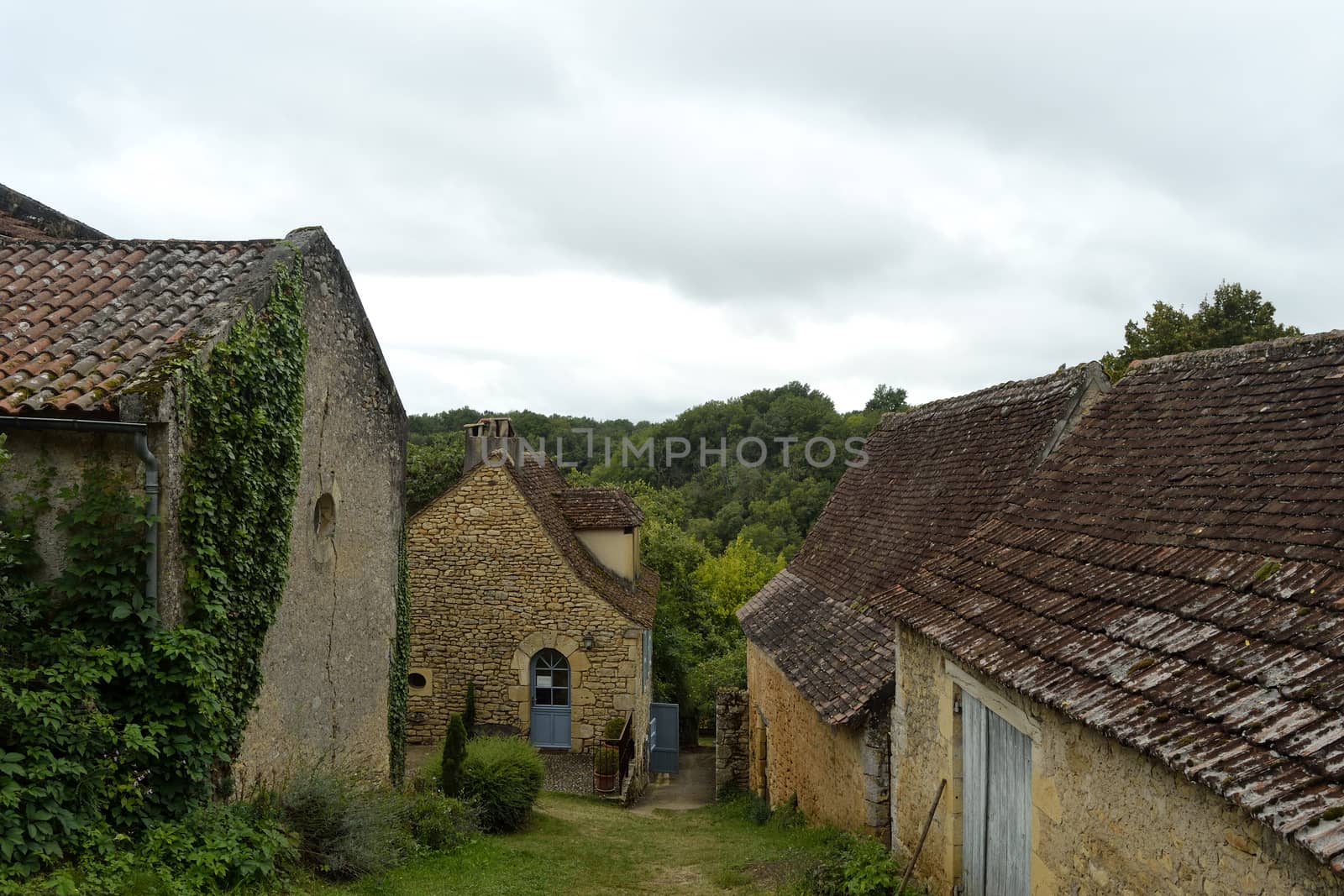old houses in Limeuil by ncuisinier