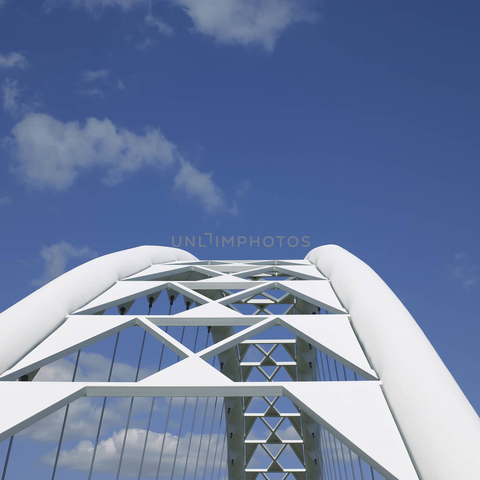 Modern white bridge by mmm