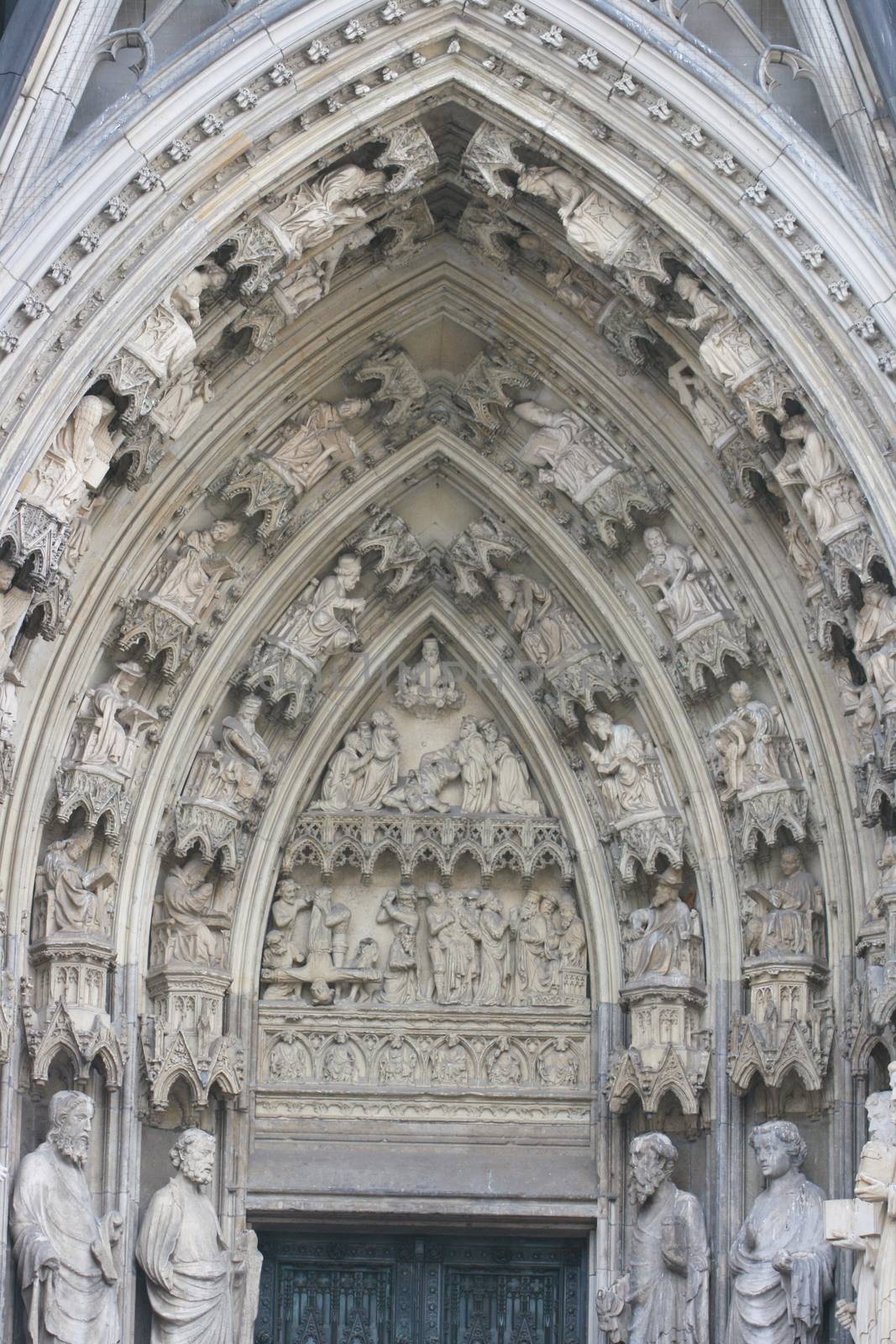 an arch-shaped entrance to the church with saints,