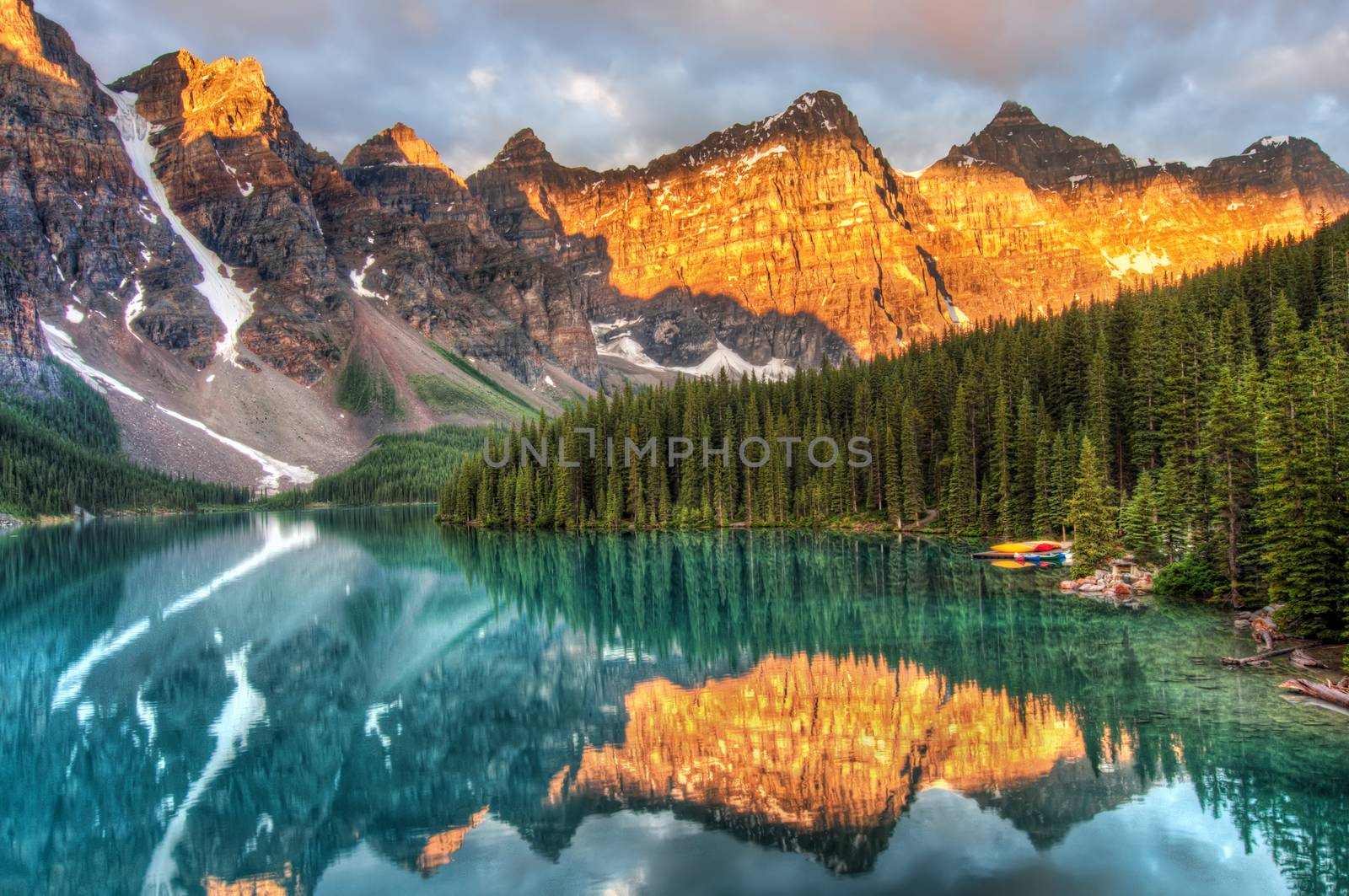 Moraine Lake is a well known place in Canada.