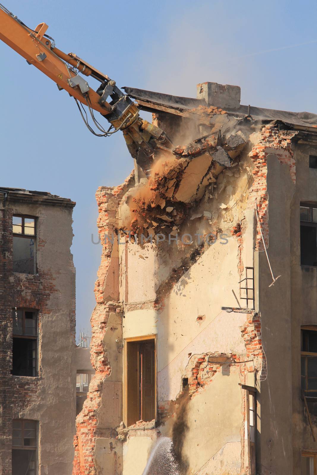 Demolition of old bulding by MichalLudwiczak