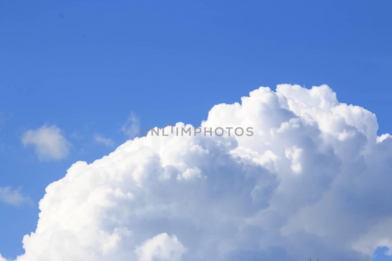 beauty peaceful sky with white clouds great as background