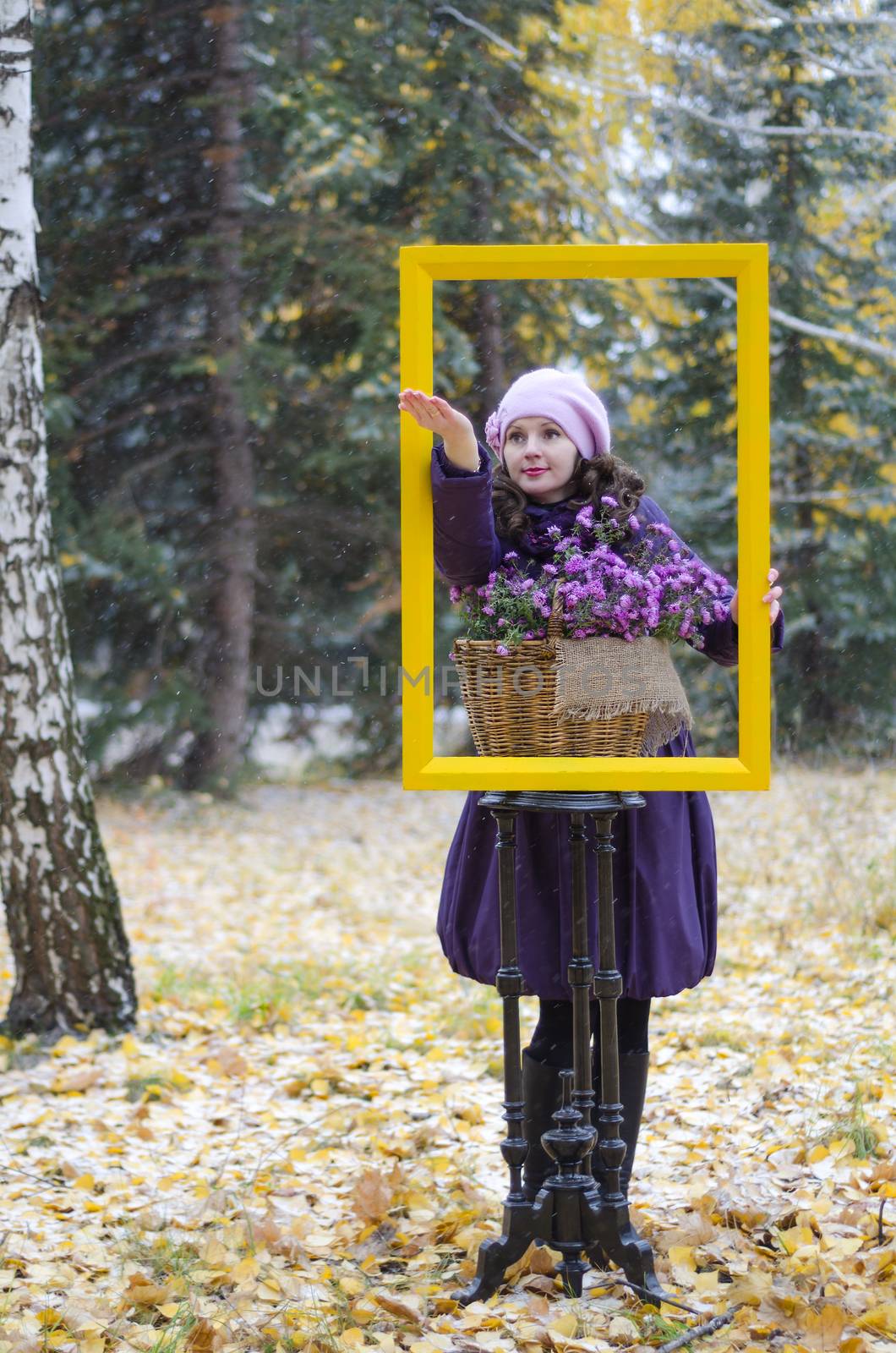 The girl in the frame, and a basket of flowers in the Park. She catches the first snow in the palm of his hand, and rejoices.