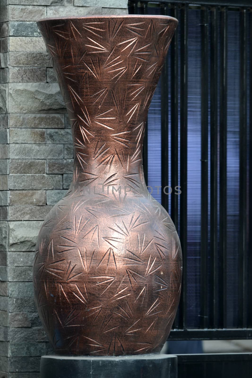 clay vase by bluemarine