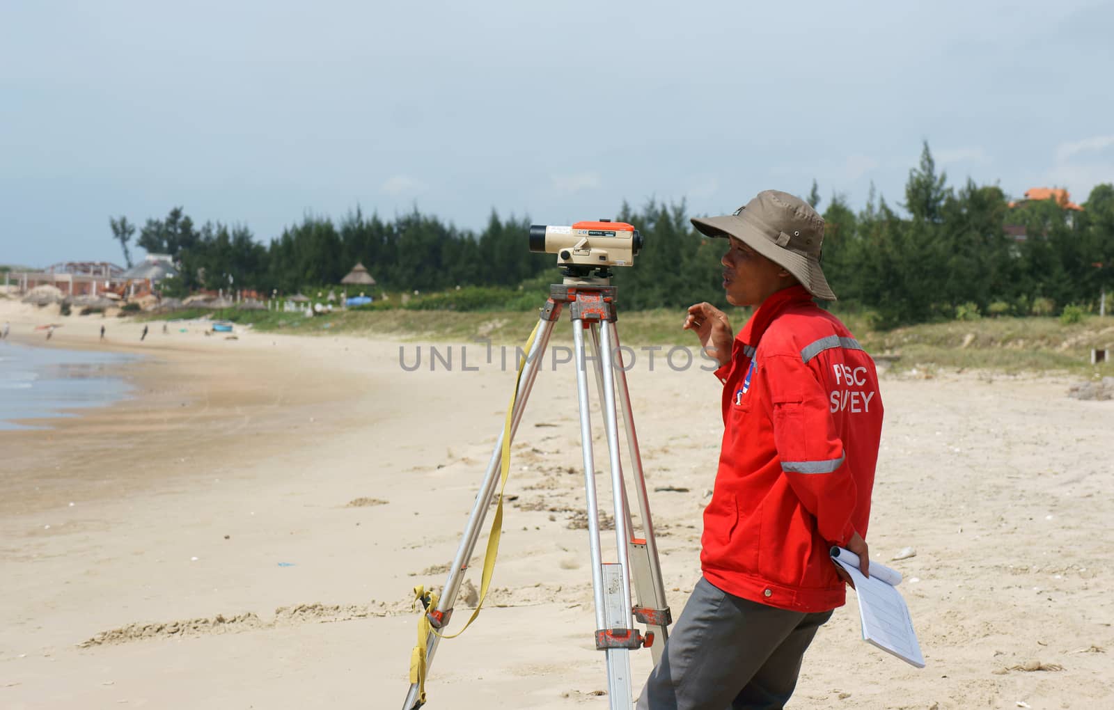 Asian engineer survey sea level by xuanhuongho
