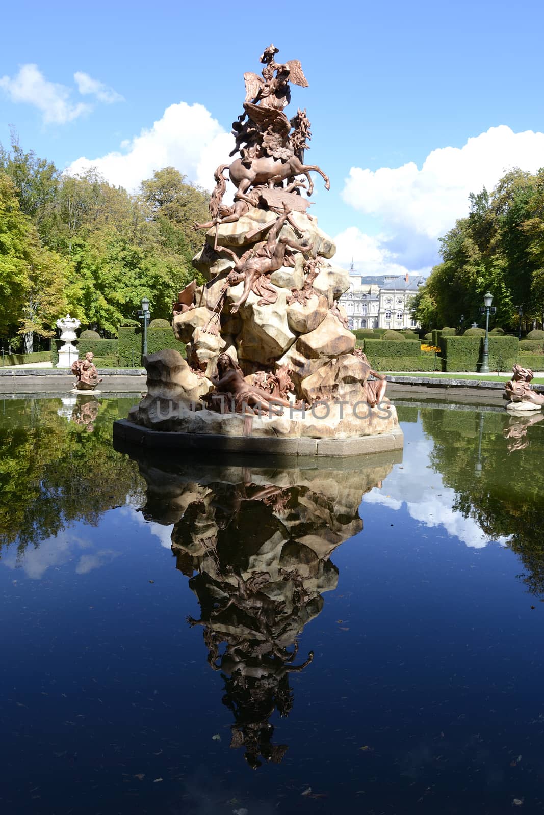 fuente de la fama, palace in background by ncuisinier