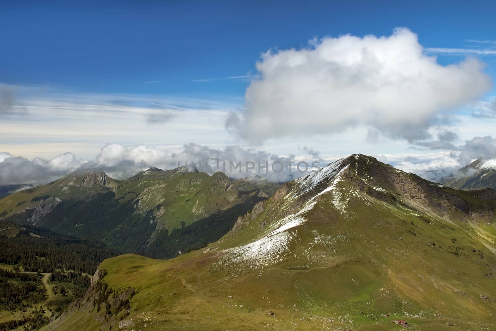 picturesque landscapes of national parks in New Zealand