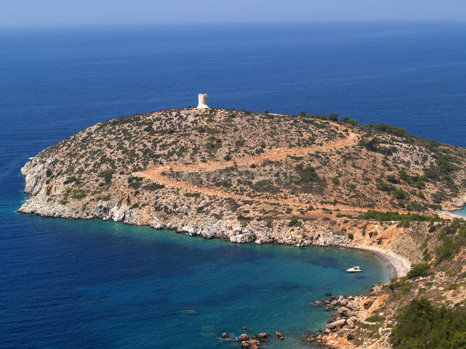 Tigani is one of the less known beaches of Chios, located on the west coast.
Driving from the town of Chios to the village Sidirounta, a detour to the west (road) leads there.