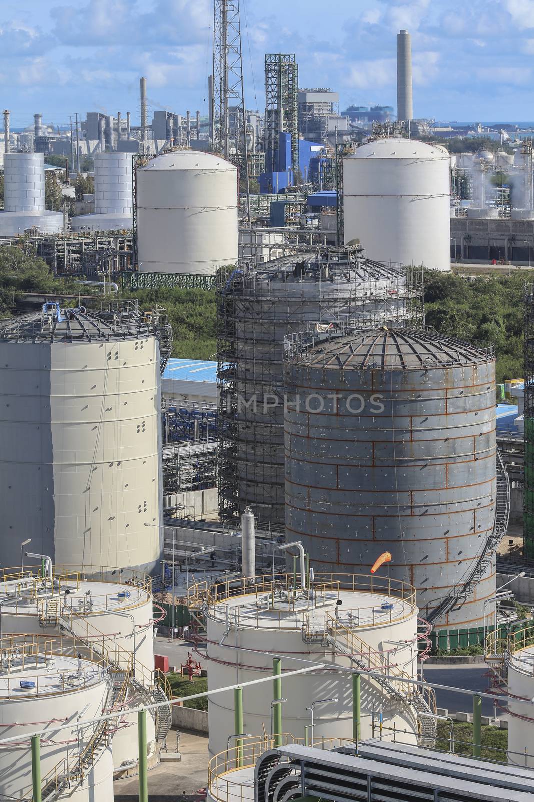 Under construction of Tank storage in industrial plant