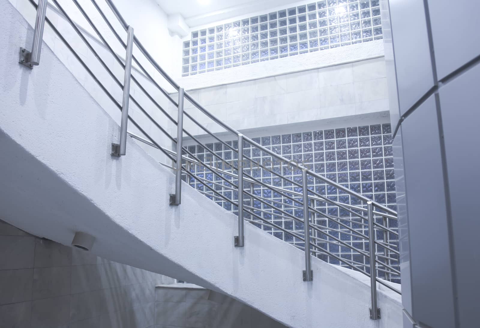 Marble staircase in shades of white