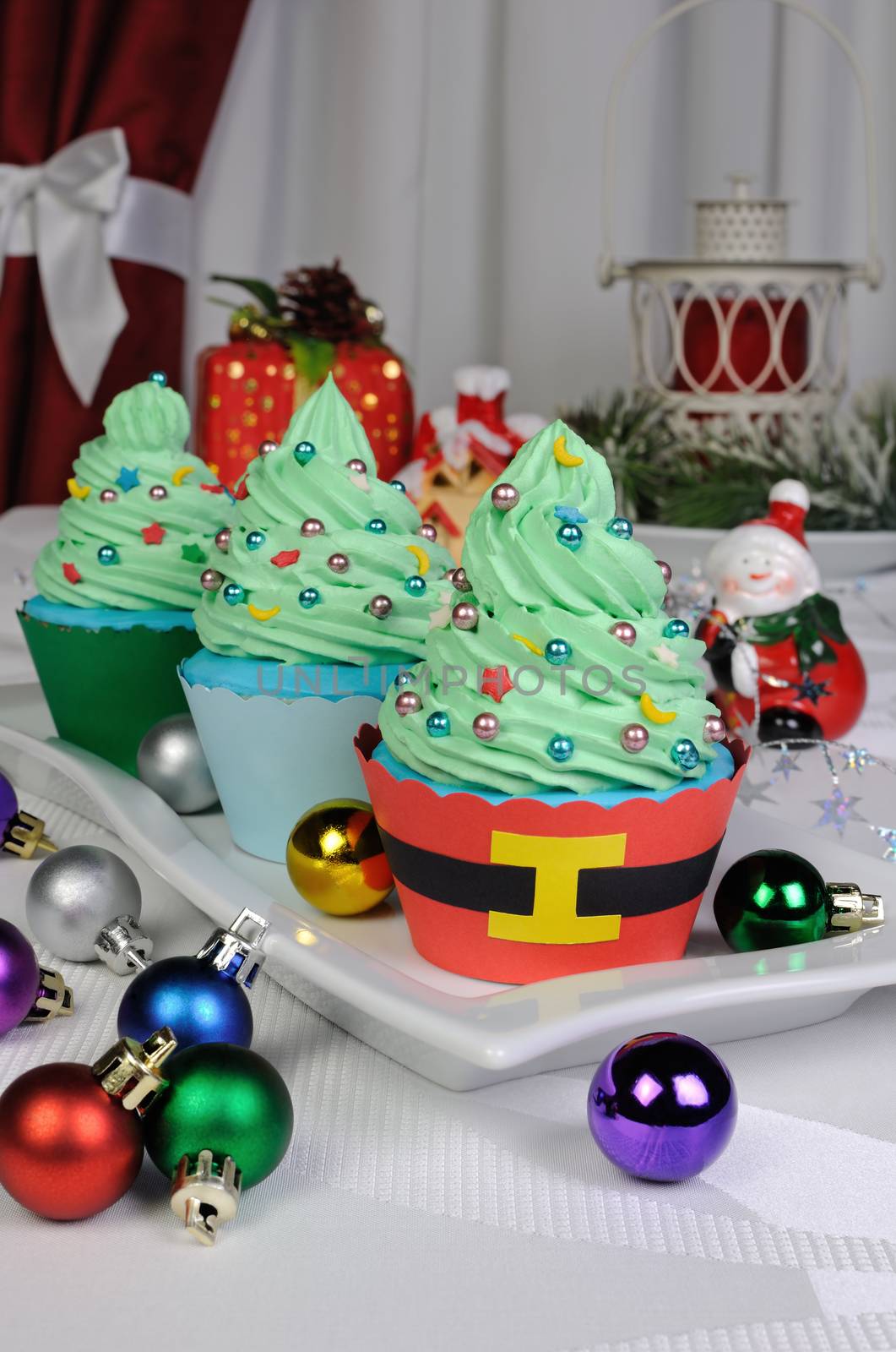 Christmas muffins in a tree with stars and balloons
