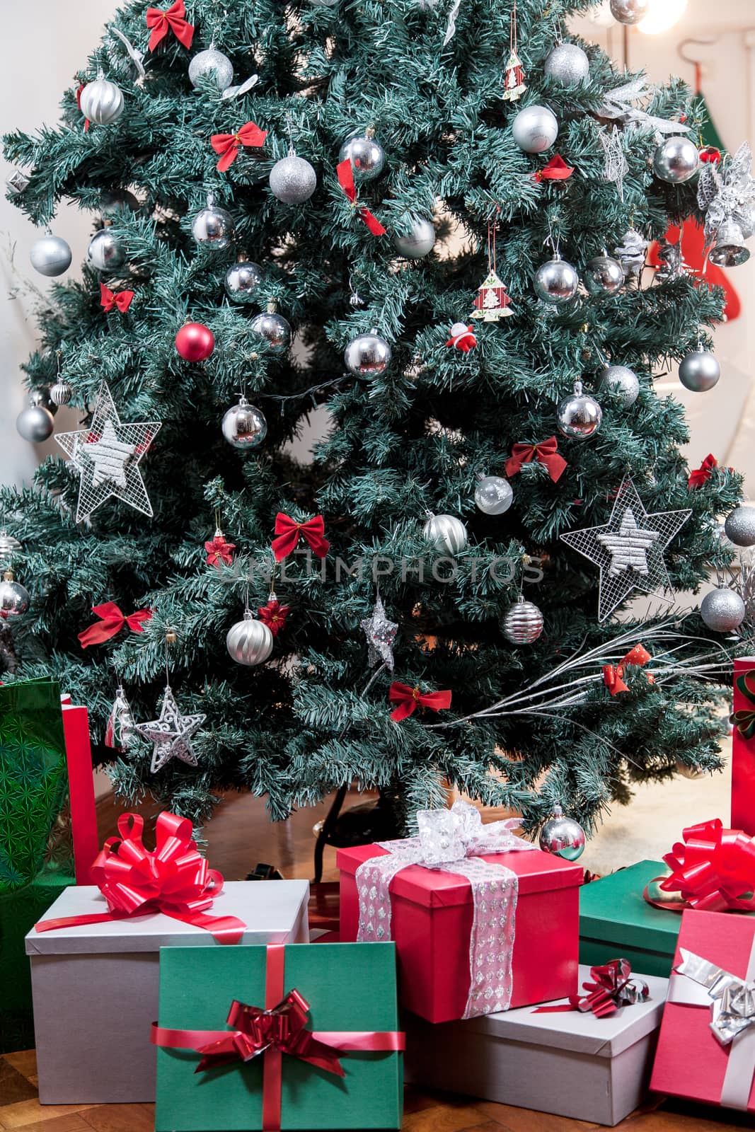 ball, beautiful, bow, box, bun, celebrate, celebration, christmas, color, colorful, decorate, decoration, decorative, design, elegant, evergreen, festive, floor, gift, gifts, gold, green, holiday, home, house, merry, model, pine, present, property, red, release, ribbon, traditional, tree, white, winter, wrap, xmas, vertical, silver