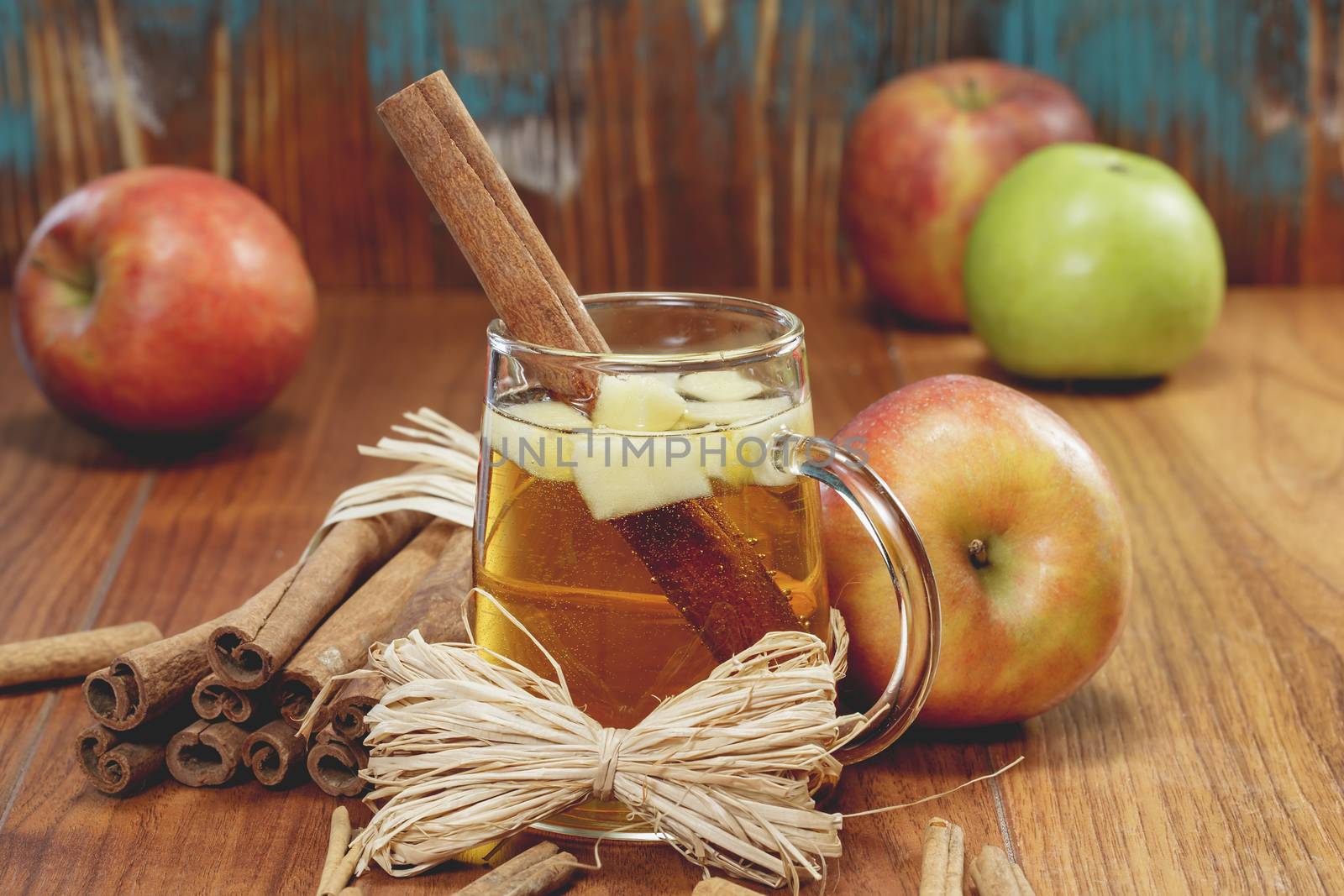 Spiced apple cider by Slast20