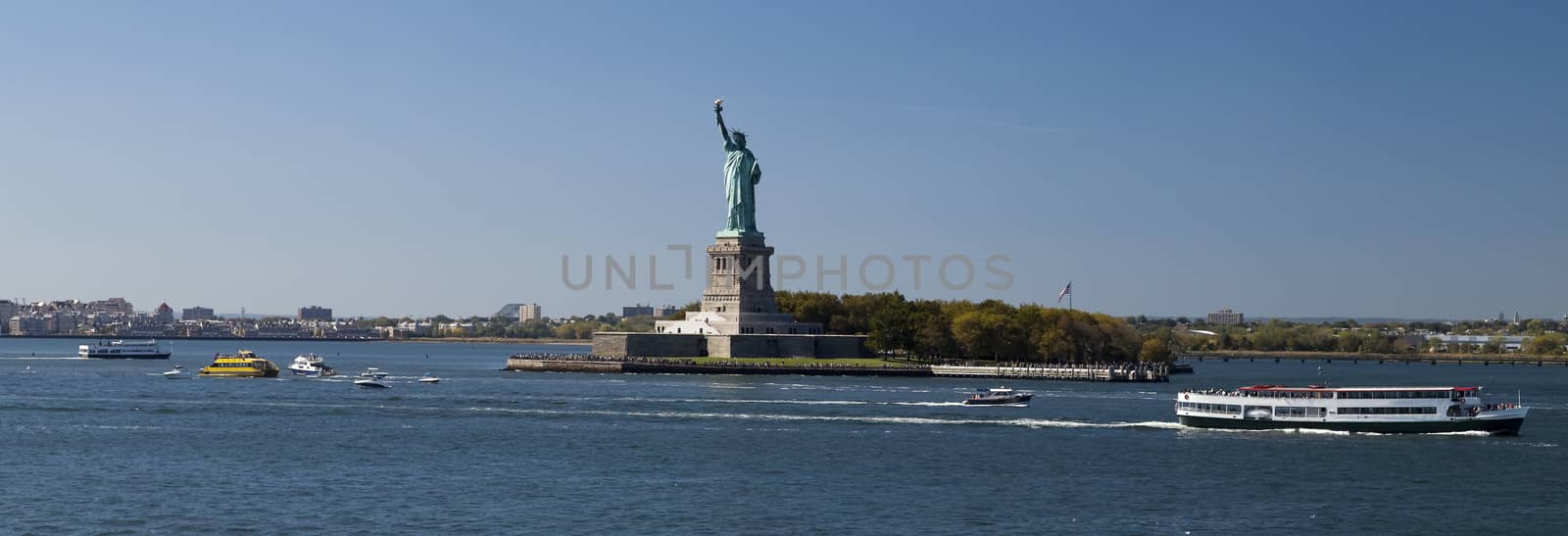 The Statue of Liberty by hanusst
