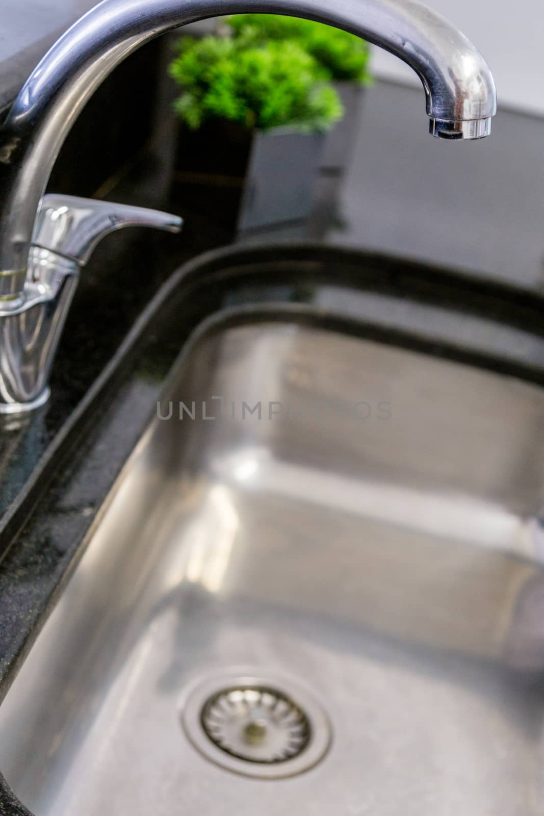 Dry kitchen faucet. Water rationing. by SeuMelhorClick