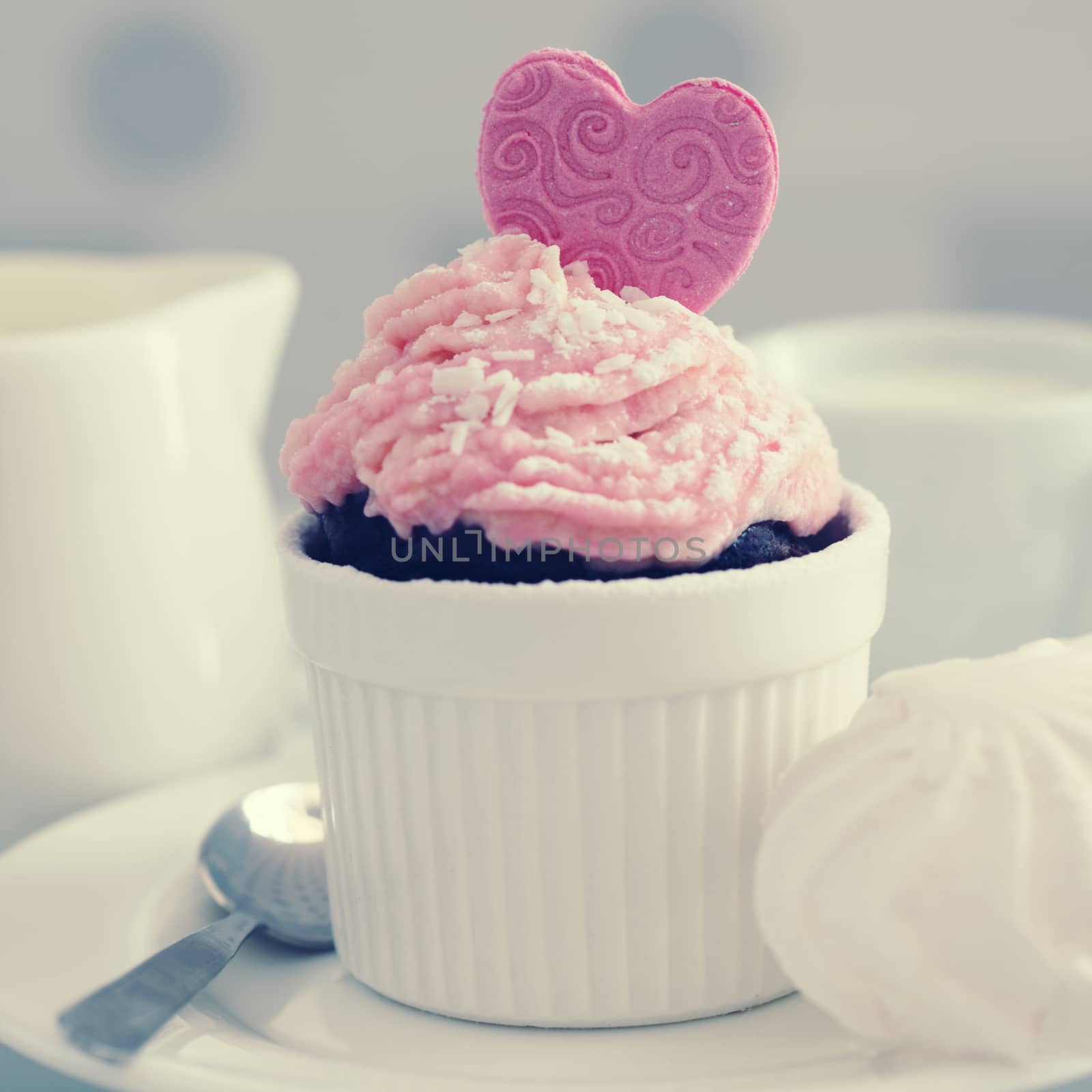 Cupcake by alenkasm