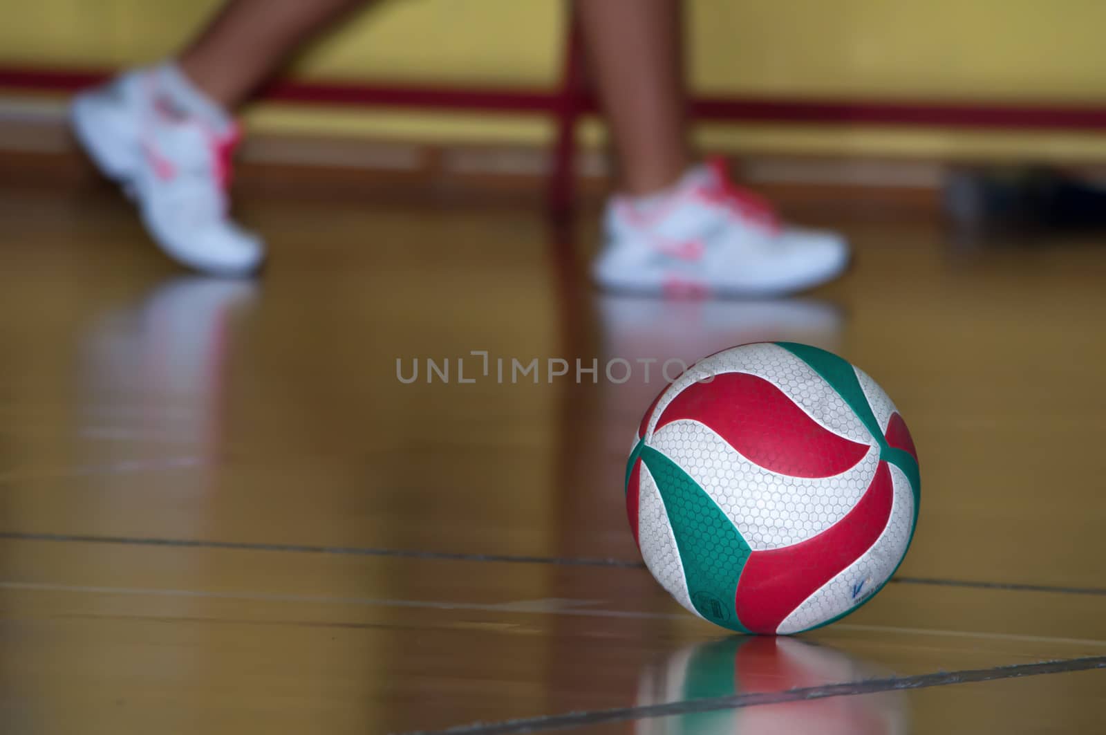Women volleyball training session during a pause