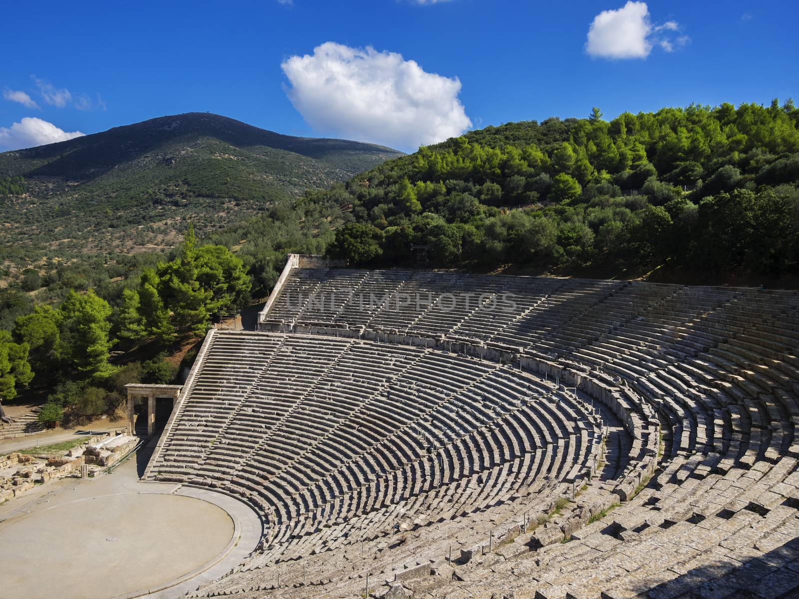 Greek amphitheatre by f/2sumicron