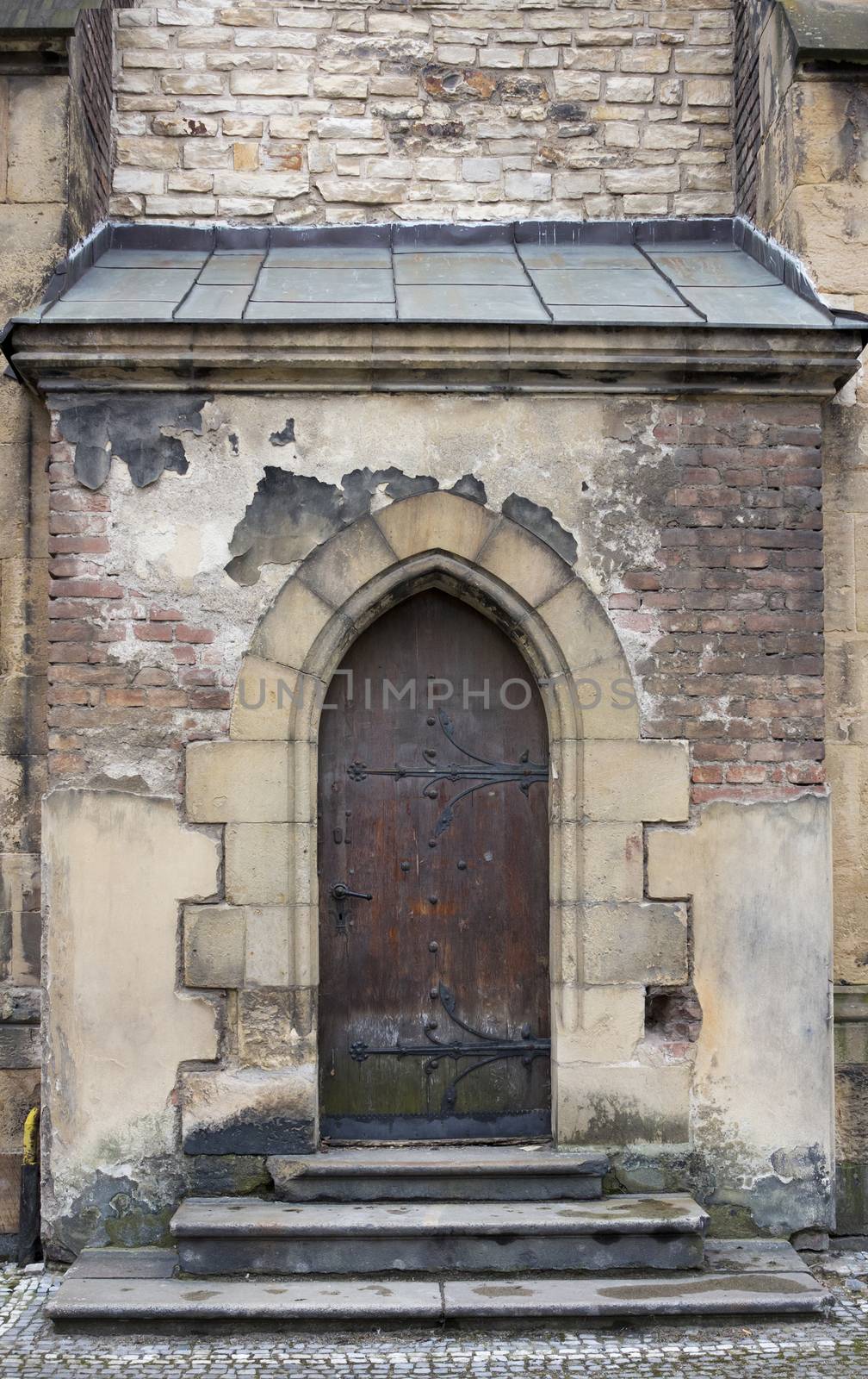 Image of the entrance gate - old door